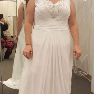 Wedding dress David's bridal size 16w with bustle new